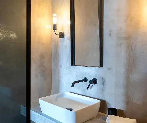 La Maltese Caldera Concept Hotel